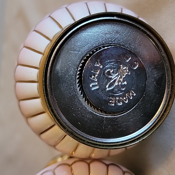 Capodimonte Vintage Porcelain And Brass Salt Shaker And Pepper Grinder NIB NEW - Picture 9 of 10